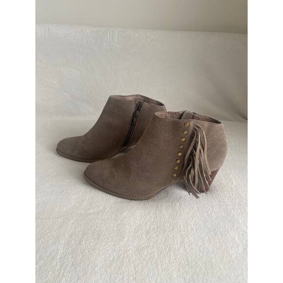 Vionic Ankle Booties Womens 8.5‎ Suede Fringe Heel Taupe Gold Studs Western - Picture 1 of 14